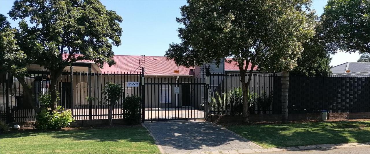 Meadowbrook Guesthouse Pretoria-Noord エクステリア 写真